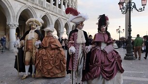 Venecijos karnavalo dalyviai 