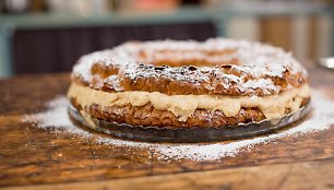 Prancūziškas plikytos tešlos su riešutiniu kremu tortas „Paris Brest“