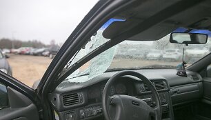 Automobilis &bdquo;Volvo V70&ldquo; po avarijos &Scaron;irvintose