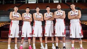 Donatas Motiejūnas su komandos draugais &Scaron;andongo &bdquo;Golden Stars&ldquo; klube