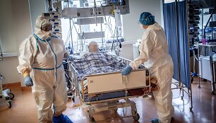 VUL Santaros klinikos. Kova su koronavirusu
