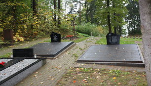 Naujas paminklas Antrojo pasaulinio karo kariams Antakalnio kapinėse