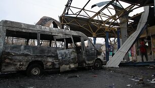 Mikroautobuso griaučiai Rytų Ukrainoje