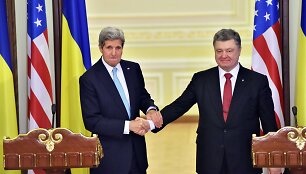 JAV sekretorius Johnas Kerry ir Ukrainos prezidentas Petro Poro&scaron;enka