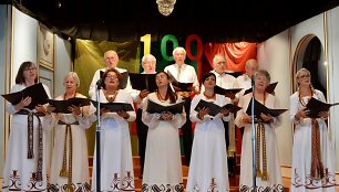 Adelaidės lietuviai &Scaron;imtmečio proga padovanojo Lietuvai i&scaron;skirtinę dovaną.