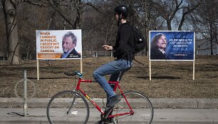 Toronto merą Robą Fordą pa&scaron;iepiantys plakatai