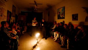 Argentiniečiai &bdquo;egzorcizmo mokykloje&ldquo; grumiasi su demonais
