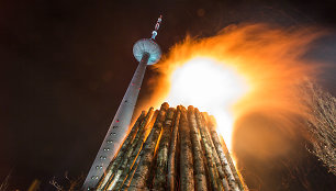 Atminimo laužų uždegimo ceremonija prie Vilniaus televizijos bokšto