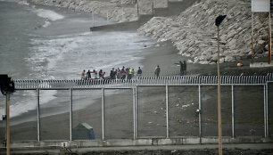 Maždaug 100 migrantų plaukte bandė pasiekti Ispanijos Seutos anklavą