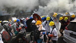 Protestuotojai Mianmare