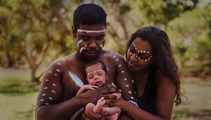 Australijos aborigenų vaikų ir besilaukiančiųjų fotosesija