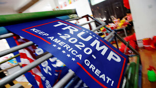 Donaldo Trumpo rinkiminė atributika gaminama Kinijoje