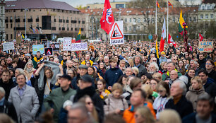 Vilniaus Katedros aik&scaron;tėje surengta protesto akcija &bdquo;&Scaron;alin rankas nuo laisvo žodžio&ldquo;