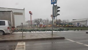 Kaune i&scaron; vilkiko i&scaron;krito ir sudužo vežtas alus