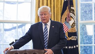 Donaldas Trumpas Ovaliniame kabinete