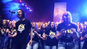 &bdquo;Rock in &Scaron;iauliai 2019&ldquo; - &Scaron;iaulių arenoje klasikinius roko kūrinius grojo ir dainavo per 350 jaunuolių