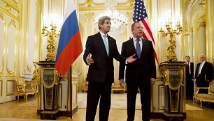 JAV sekretorius Johnas Kerry ir Rusijos užsienio reikalų ministras Sergejus Lavrovas