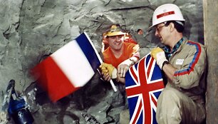 Eurotunelio statybos darbuotojai Philippe'as Cozette i&scaron; Prancūzijos ir Grahamas Faggas i&scaron; Didžiosios Britanijos