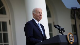 J. Bidenas / Leah Millis / REUTERS