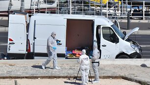Marselyje į dvi autobusų stoteles rėžęsis mikroautobusas pražudė žmogų
