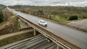 Kauno pa&scaron;onėje kapitaliniam remontui uždaromas viadukas per geležinkelį