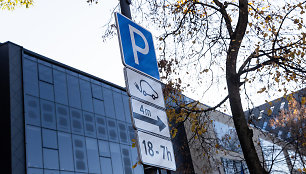 Vilniaus savivaldybė pristato elektromobilių įkrovos projektą nuo apšvietimo stulpų