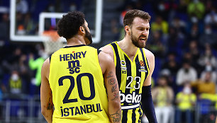 Triumfuojantys Stambulo „Fenerbahče“ krepšininkai 