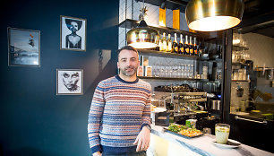 Vienas iš kavinės įkūrėjų italas Fabrizio Cricchi