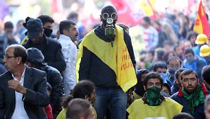 Turkijoje kurdus palaikantys demonstrantai susirėmė su policija