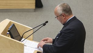 Juozas Olekas atsakinėja į Seimo narių klausimus