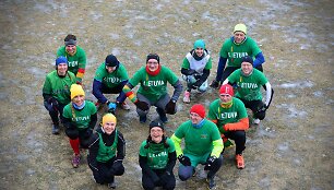 Vasario 16-ąją 16 kauniečių bėgikų sutiko 16 kilometrų bėgimu