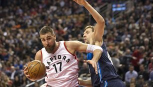 Jonas Valančiūnas ir Dirkas Nowitzkis