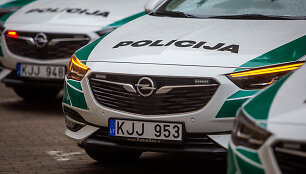 Policija pristatė naujus automobilius