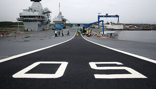 Lėktuvne&scaron;is &bdquo;HMS QUeen ELizabeth&ldquo; ruo&scaron;iamas i&scaron;bandymams jūroje