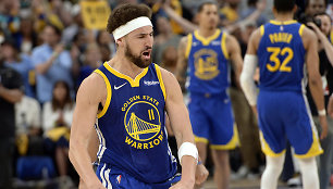 Klay Thompsonas pataikė svarbų tritaškį ir „Warriors“ laimėjo rungtynes.