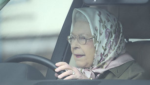 Didi vairuotoja Elžbieta II, „išgąsdinusi“ net Saudo Arabijos karalių