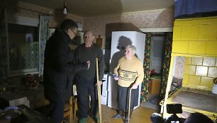 Alšėnų seniūnijoje gyvenantiems pensininkams Straukams bus perduotas pagalbos pultelis