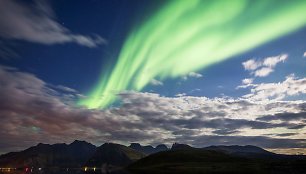 Norvegijos Lofoteno salose šokanti Šiaurės pašvaistė