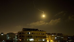Izraelio oro atakas Gazos mieste