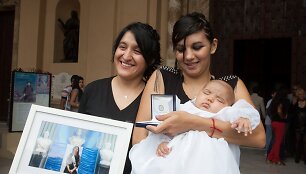 Argentinos prezidentė tapo lesbiečių dukros krik&scaron;tamote