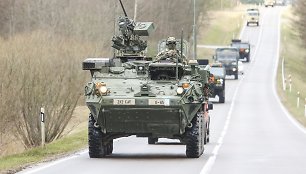 Tankai „M1A2 Abrams“ ir kita technika važiavo iš Ruklos į Pabradę