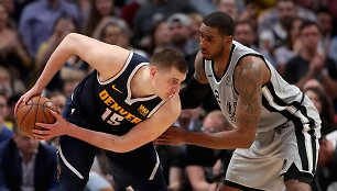 Nikola Jokičius ir LaMarcusas Aldridge'as