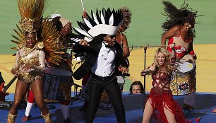 Carlinhos Brownas (centre) ir Shakira (dešinėje)