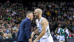 Nick Calathes pasisveikinimas su Žalgirio treneriais   