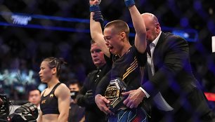 Rose Namajunas įveikė Zhang Weili ir iškovojo pasaulio čempionės diržą.