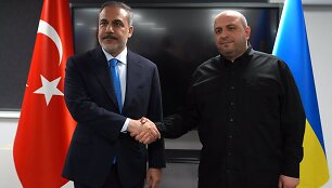 Hakanas Fidanas su Ukrainos gynybos ministru Rustemu Umerovu Stambule / Turkish presidency / ZUMAPRESS.com