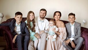 Tatjanos ir K&scaron;i&scaron;tofo Lavrinovičių sūnaus Kristiano krik&scaron;tynų akimirka