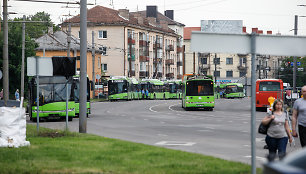 Nutrūkę troleibusų linijos laidai paralyžiavo eismą