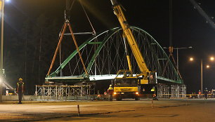 Viaduko užkėlimo darbai