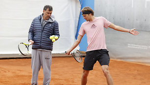 Eksperimentas: dvikovų metu tenisininkai galės gauti patarimus iš trenerių